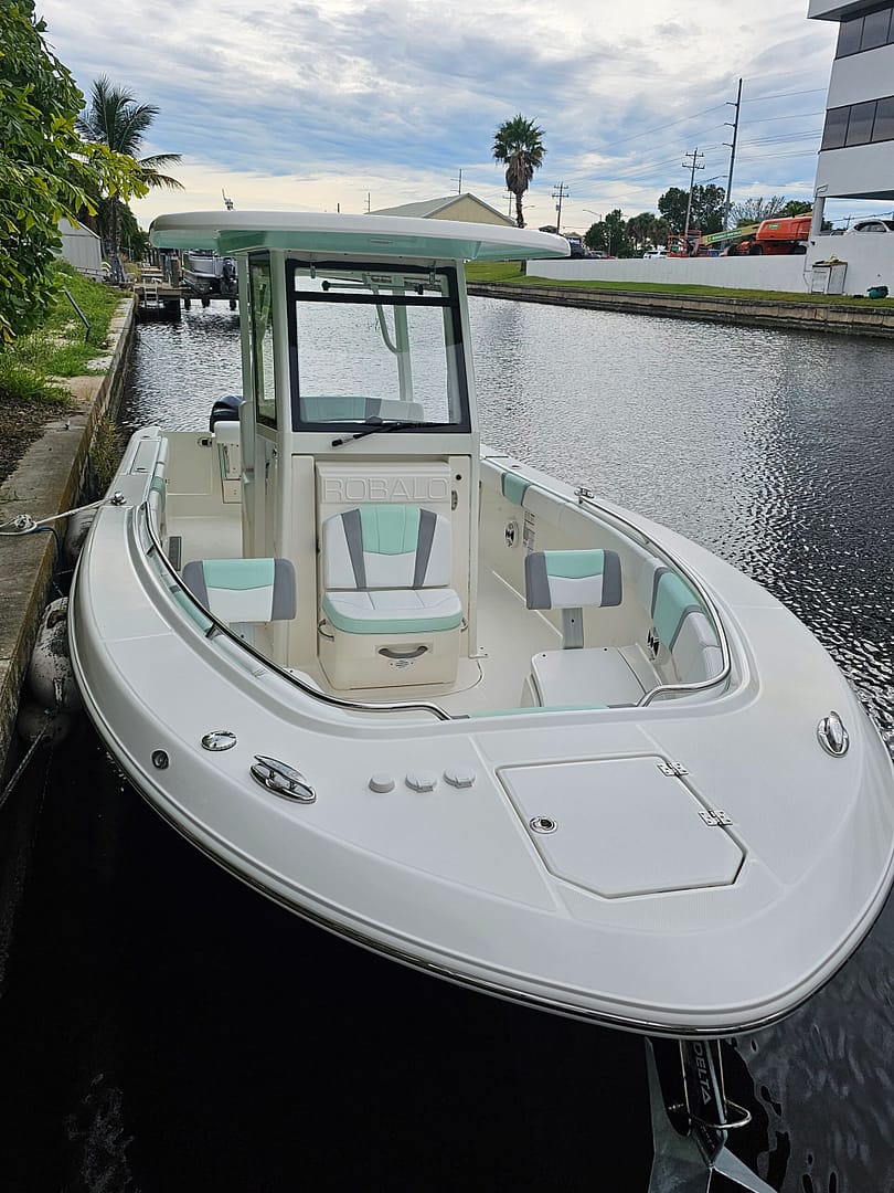 Bow of the Robalo center console boat used by Calm Water Charters